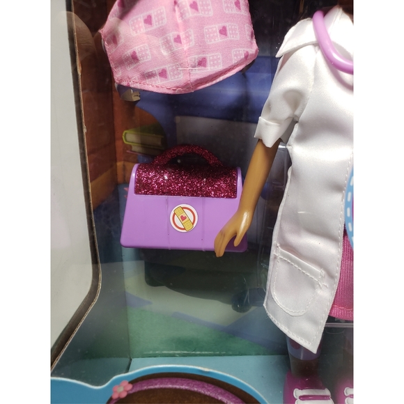 Disney junior Doc Mc stuffins doll - Picture 4 of 7